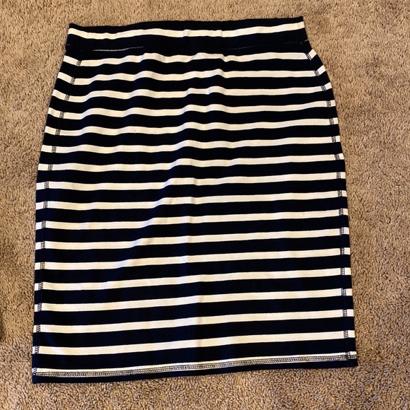 🔴 Woman’s Size Small Skirts Lot - Picture 2 of 7